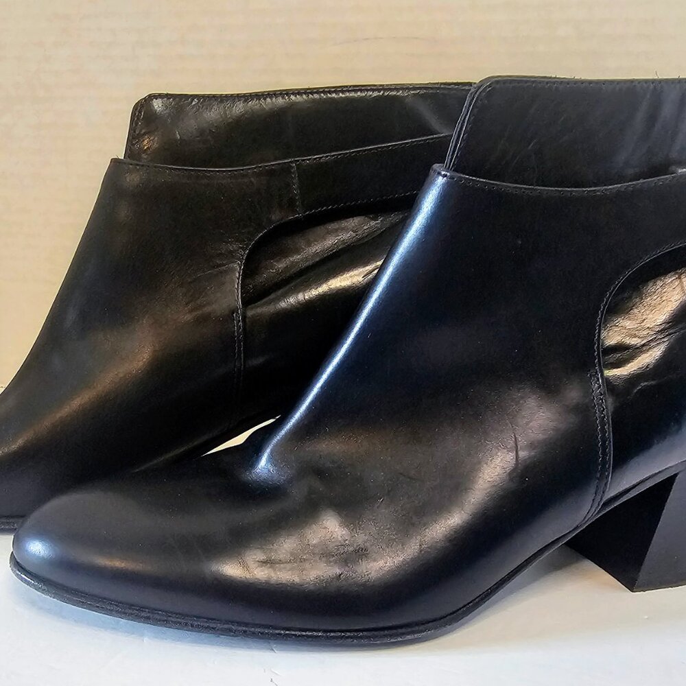 Vince "Harriet" Leather Boot Ankle Booties Buckle Detail Black SZ 10